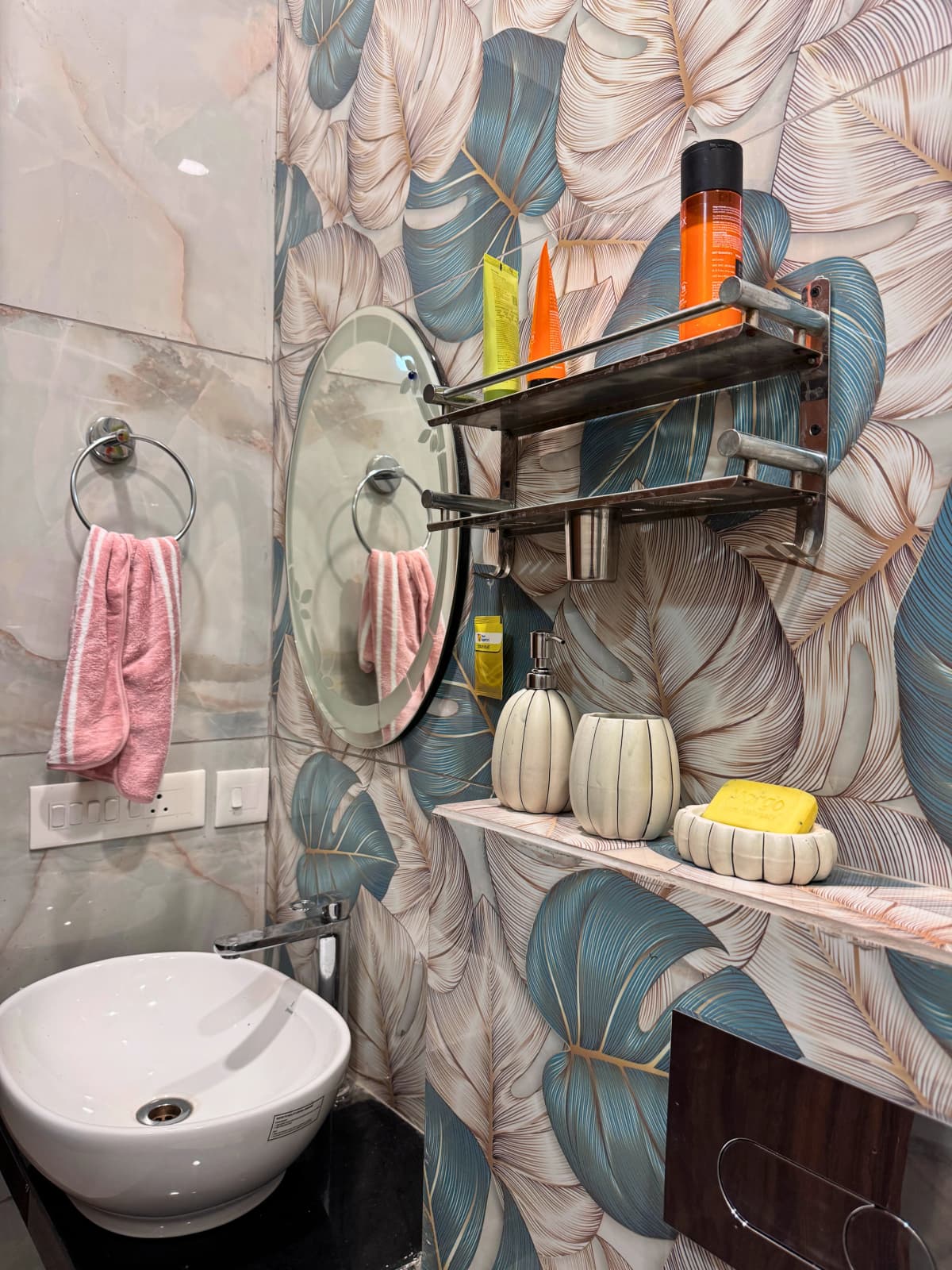 Bathroom leaf detail